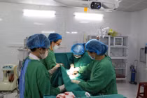 Chủ quan phù chân suốt 3 tuần, thai phụ mất con ở tuần 27 vì tiền sản giật