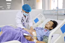 Công an hỗ trợ cứu người bệnh thủng tạng rỗng 