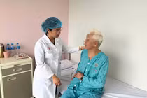 Nam giới có thể mắc ung thư vú, đừng chủ quan với khối u ở ngực