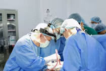 Vôi hóa sâu trong tim, ca mổ thay van đầy thách thức