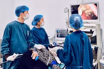 Đau bụng, buồn nôn vì khối bã thức ăn lớn mắc kẹt trong dạ dày