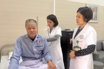 Tưởng thoái hóa cột sống gây đau lưng không ngờ bệnh máu ác tính