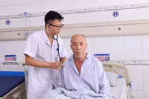 Đau bụng sau ăn không ngờ vỡ khối u gan lớn