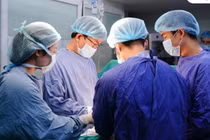 Đau thượng vị, ợ hơi một tuần, người đàn ông 76 tuổi phát hiện ung thư dạ dày