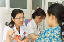 Cứu thành công mẹ và thai nhi trong ca song thai khác vị trí hiếm gặp