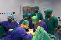 Can thiệp sớm dị tật thừa ngón tay, giúp trẻ giữ chức năng bàn tay