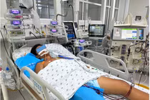 Đá bóng dưới trời nắng, thiếu niên 15 tuổi sốc nhiệt nguy kịch 