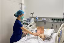 Chỉ 2 vết thương nhỏ ở tay, người bệnh co cứng toàn cơ thể do uốn ván