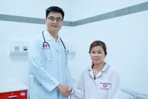 Vác thùng đồ 5kg, người phụ nữ suýt liệt 2 chân vì thoát vị đĩa đệm hiếm gặp