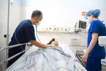 Nắng nóng cực đoan, 2 người sốc nhiệt nguy kịch phải cấp cứu