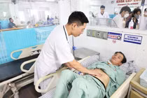 Mỗi ngày uống 300-500ml rượu, người đàn ông nguy kịch vì viêm tụy cấp