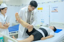 Mới 16 tuổi đã thoát vị nặng không thể sinh hoạt bình thường