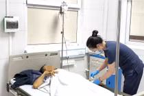 Tin dùng thuốc Nam, uống rượu, nhiều bệnh nhân xơ gan nhập viện nguy kịch