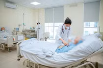 Ho kéo dài, sụt cân: Người trẻ đừng chủ quan với bệnh lao phổi