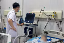 Từ vài nốt phỏng nước do thủy đậu, bé trai 6 tuổi nguy kịch