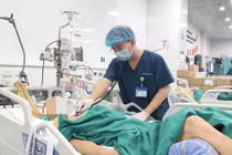 Nhổ răng khôn, cụ bà 83 tuổi nguy kịch vì sốc nhiễm khuẩn lan rộng