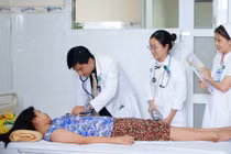 2 lần rơi vào sốc sốt xuất huyết, bé gái 12 tuổi nguy kịch