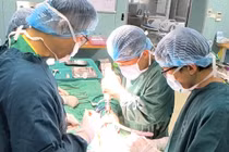 Bé trai 11 tuổi suýt mất chân vì tụ cầu vàng phá hủy xương đùi