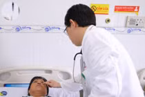 Ngứa da kéo dài, người phụ nữ bất ngờ phát hiện bệnh gan tự miễn
