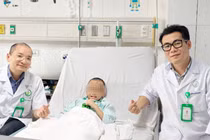 4 giờ căng thẳng cứu bé trai 6 tuổi bị cọc sắt xuyên thấu bụng, tầng sinh môn