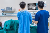 Tưởng rối loạn tiêu hóa do ăn uống không ngờ polyp đại tràng ung thư