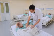 Ca tán sỏi hiếm gặp cho bệnh nhân có thận 'chui' lên ngực