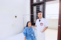 Sỏi thận san hô tồn tại hơn 10 năm, xâm lấn gần hết thận