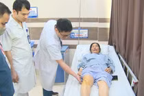 Phẫu thuật thành công cho cụ bà 67 tuổi vỡ mâm xương chày phức tạp