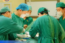 Ngã từ độ cao 4 m, người phụ nữ sốc mất máu do chấn thương gan