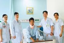 Liệt tứ chi do máu tụ ngoài màng tủy hiếm gặp
