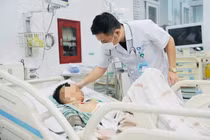 Bị sút bóng vào bụng, bé trai 13 tuổi sốc mất máu do vỡ lách 