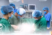 Nghẹt thở giành sự sống cho hai mẹ con sản phụ vỡ tử cung