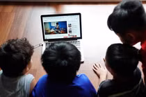 Trẻ dễ bùng nổ cảm xúc, giảm tập trung khi xem video ngắn quá nhiều