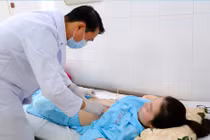 Cô gái đi khám sức khỏe định kỳ phát hiện u lớn ở vùng đầu tụy