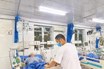 Nữ bệnh nhân 66 tuổi nguy kịch do thận ứ mủ, sốc nhiễm khuẩn