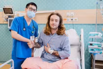 5 phút hồi sức cứu nam du khách Úc ngừng tuần hoàn ngoài viện