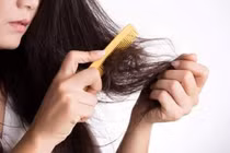 Kích thích huyệt phục hồi tóc rụng sau sốt xuất huyết