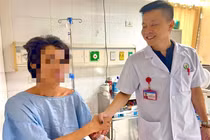 Đứt rời trực tràng sau mổ trĩ và áp xe hậu môn, người đàn ông thoát nguy kịch