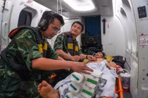Trực thăng xuyên đêm đưa bệnh nhân từ Trường Sa về đất liền cấp cứu