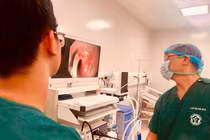 Đau nhói cổ sau ăn, người đàn ông 55 tuổi suýt thủng thực quản vì xương cá
