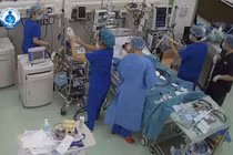Bé 7 tuổi nguy kịch vì cúm A, phải chạy ECMO suốt 12 ngày