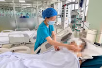 Tai nạn xe điện, cô gái 16 tuổi đối mặt di chứng nặng nề