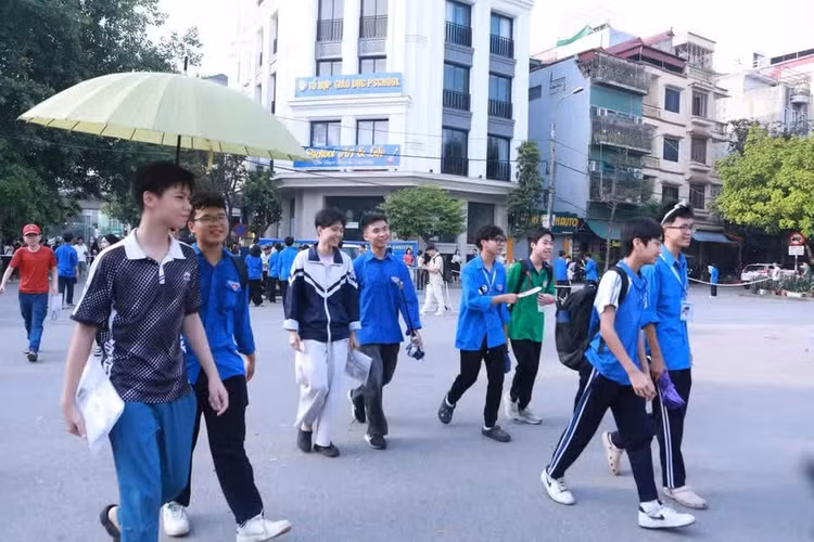 Hôm nay, các thí sinh cuộc đua tranh suất lớp 10 chuyên. Ảnh giaoducthoidai.vn