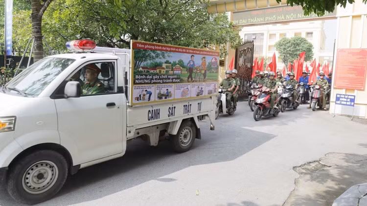 Đại diện các ban, ngành, đoàn thể và người dân tham gia diễu hành hưởng ứng Ngày Thế giới phòng, chống bệnh dại năm 2026 (28/9). Ảnh Mai Trang/Nguồn nhandan.vn.