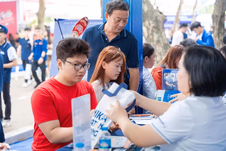 Thí sinh cần kiểm tra kỹ thông tin và chắc chắn rằng đã hoàn tất đầy đủ các bước xác nhận trên hệ thống. Ảnh PNK/Nguồn HNM