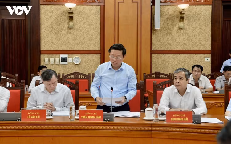 Đại diện lãnh đạo Ban Tuyên giáo Trung ương báo cáo tại buổi làm việc.