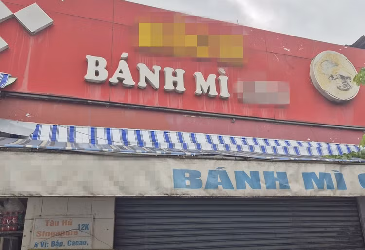 Cơ sở bán bánh mì hiện đã đóng cửa, cơ quan chức năng đang khẩn trương truy tìm nguyên nhân. Ảnh tienphong.vn