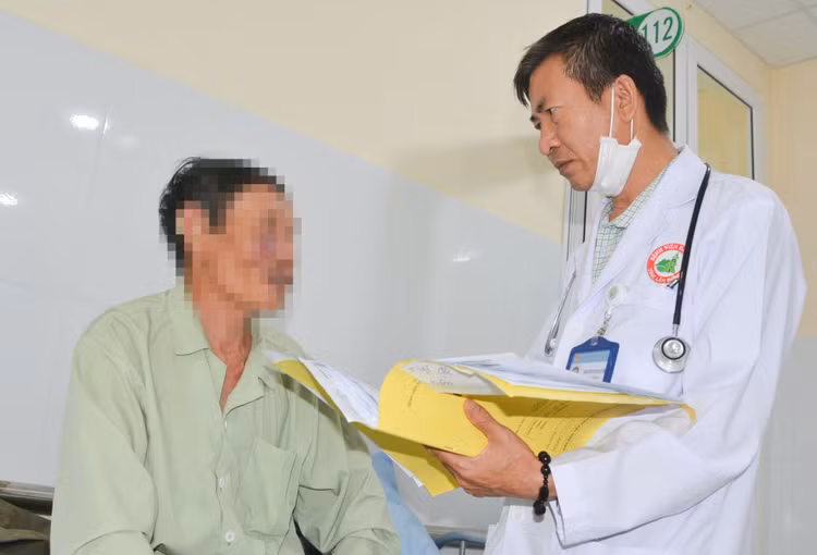 Ông H.L., một trong 4 người nhập viện điều trị sau khi ăn nấm rừng (Ảnh: CTV)/Nguồn baolamdong.vn