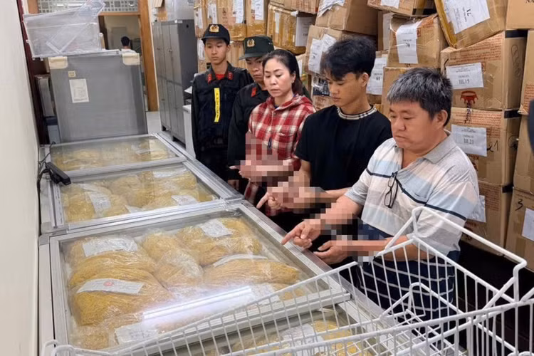 Công an thu giữ số lượng lớn tang vật để điều tra. Ảnh CA/Nguồn plo.vn