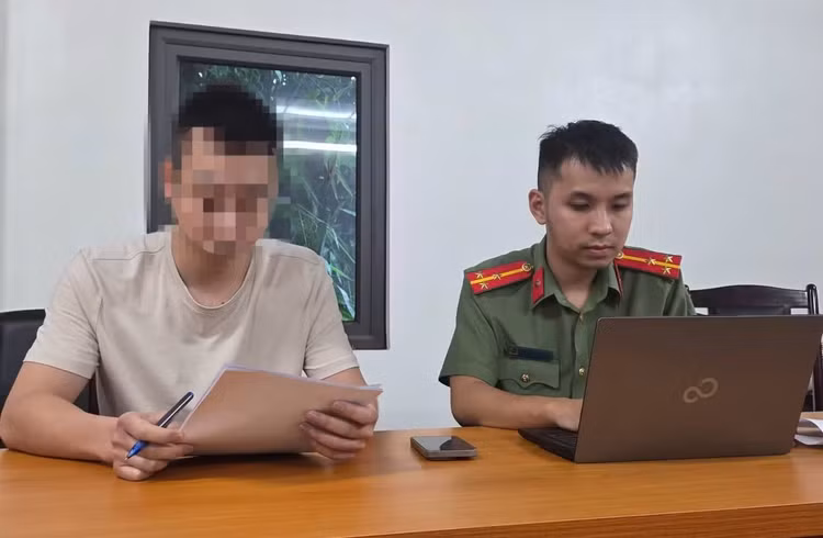Đối tượng V.V.C làm việc tại Cơ quan công an. Ảnh nguồn tienphong.vn